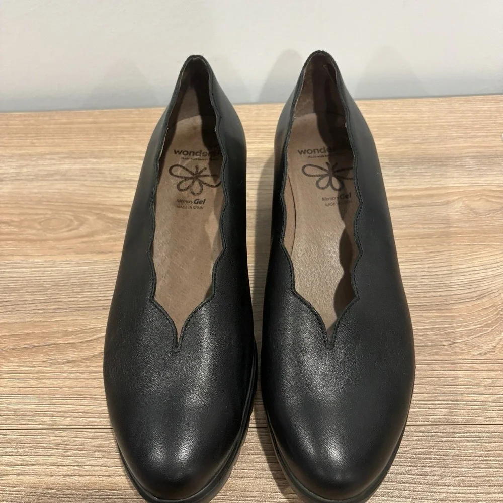 Wonders Fly Scalloped Wedge Black Wedge Shoes Size 40 US 9 Women's